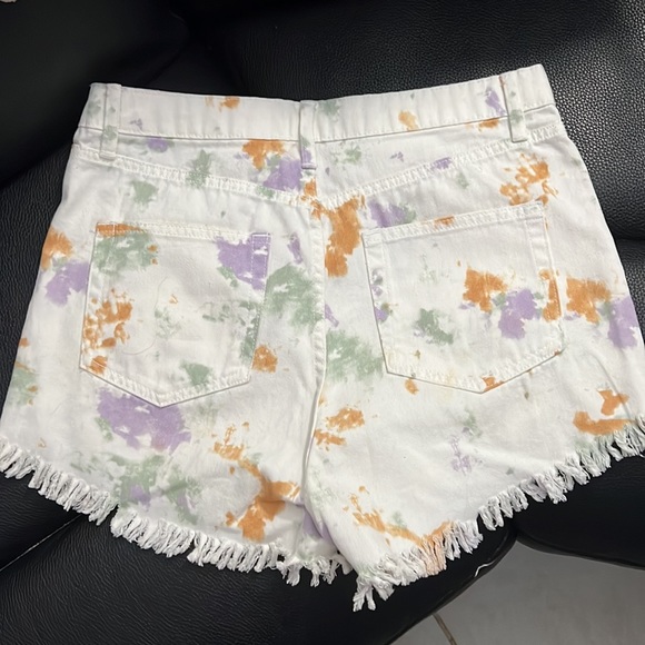 Wild fable highest rise shorts. Worn once, great condition and super comfy. - Picture 3 of 3